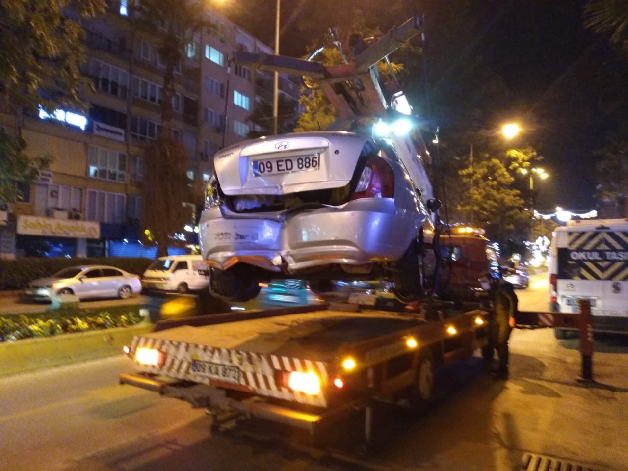 Efeler’de Zincirleme Trafik Kazası: 1 Yaralı