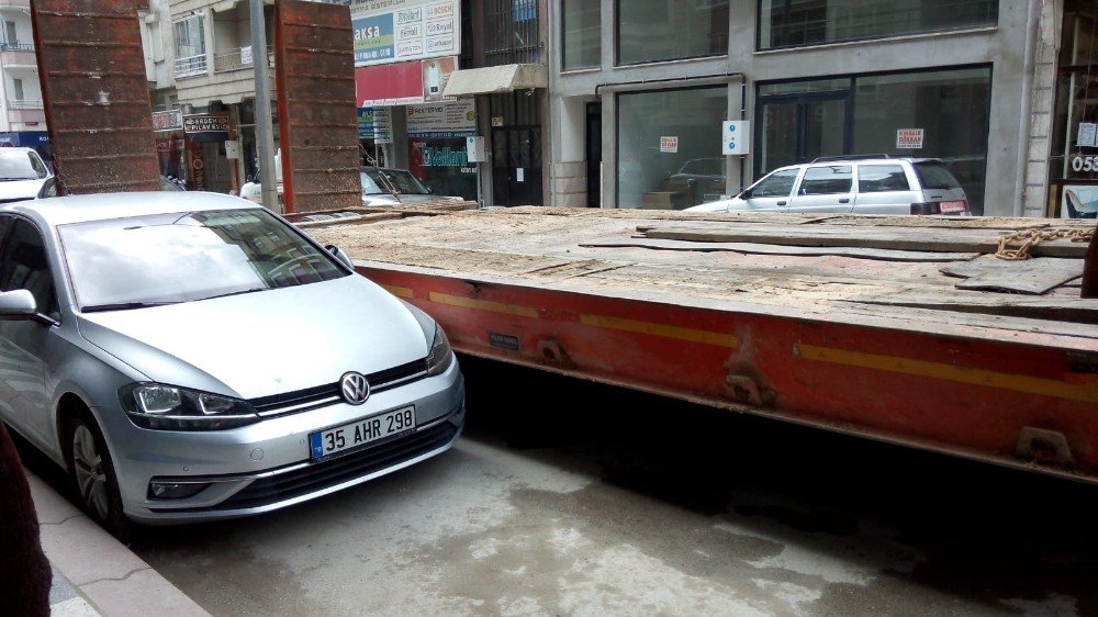 Erdek’te Sorumsuz Araç Sürücüsü Trafiği Felç Etti