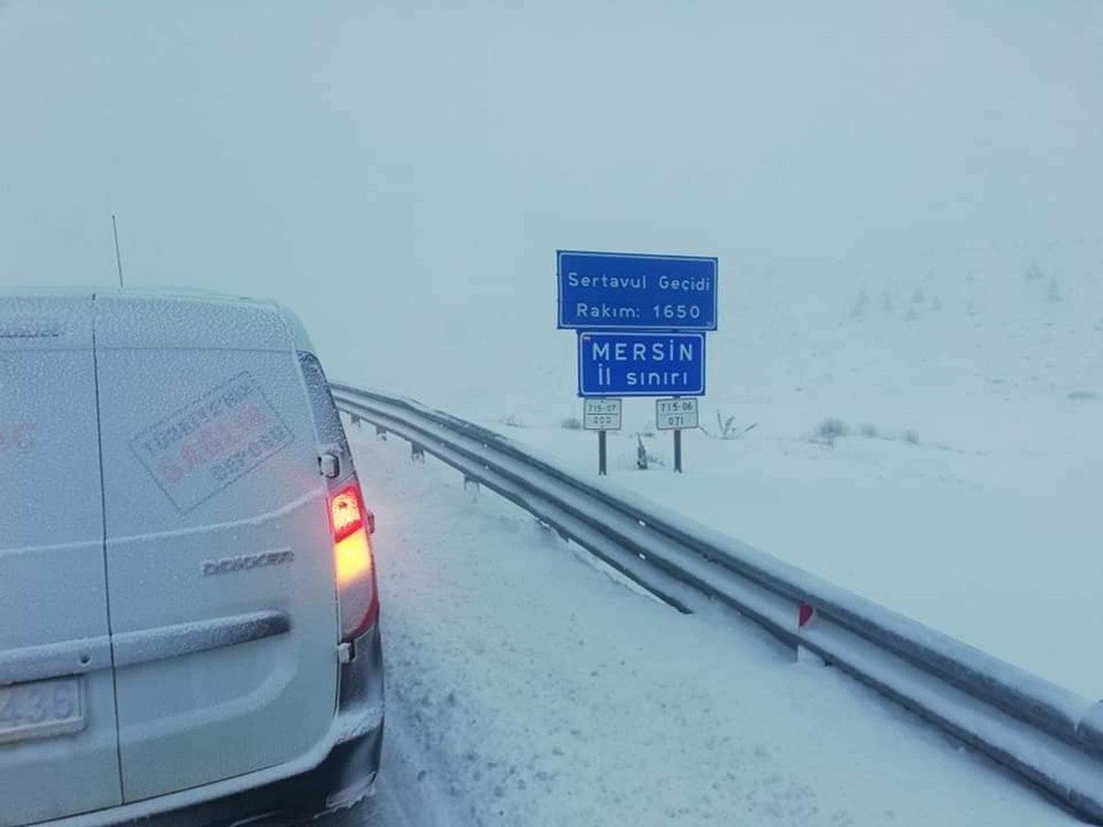 Karaman-mut Yolunda Tipi Ve Buzlanma Ulaşımı Aksatıyor