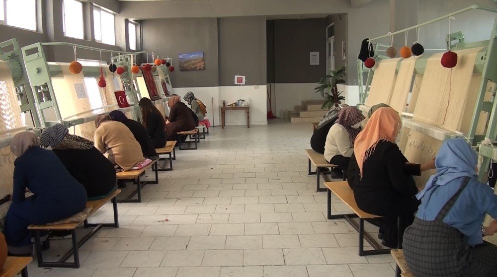 Pütürge’de Halı Dokuma Kursu İle Kadınlara İş İmkanı