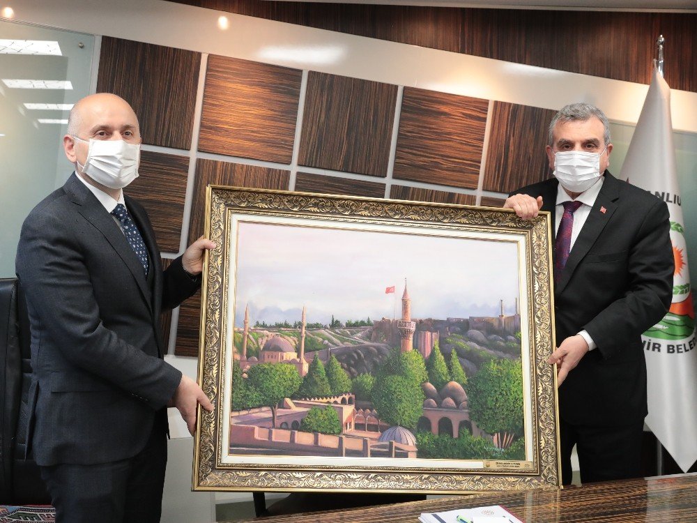 Ulaştırma Bakanı Karaismailoğlu, Beyazgül’ü Makamında Ziyaret Etti