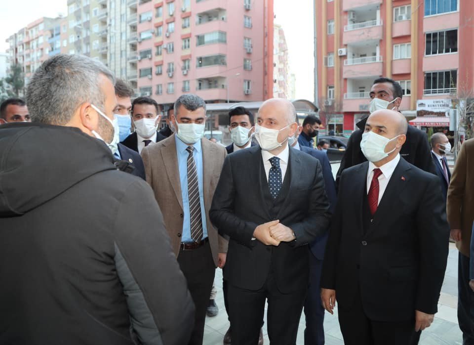 Ulaştırma Ve Altyapı Bakanı Karaismailoğlu, Kızıltepe Esnafını Ziyaret Etti