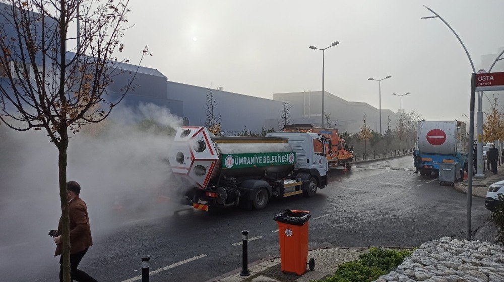 Ümraniye’nin Cadde Ve Sokaklarında Dezenfekte Çalışmaları Devam Ediyor