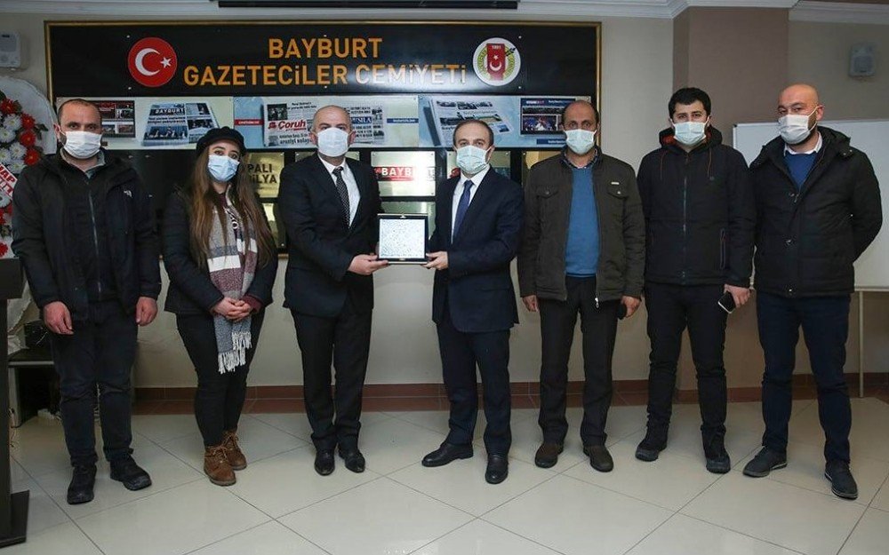 Vali Cüneyt Epcim, Bayburt Gazeteciler Cemiyeti’ni Ziyaret Etti