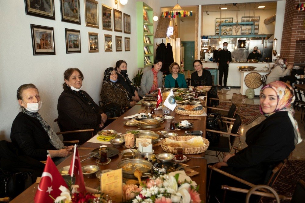İ̇pekyolu Belediyesi Yaşlıları Unutmadı