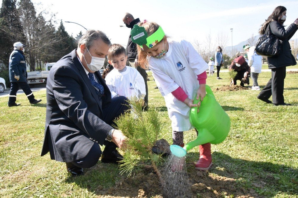 Başkan Çerçi Anasınıfı Öğrencileriyle Fidan Dikti