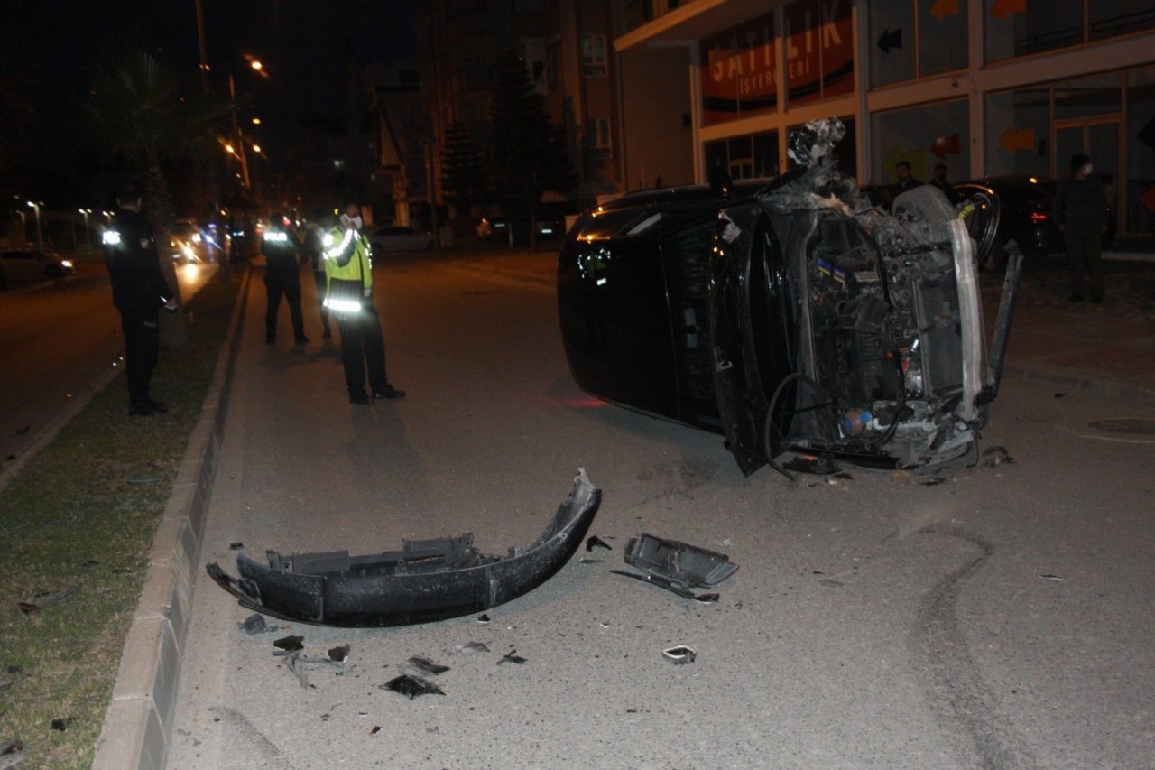 Takla Atan Araçtan Çıkıp Koşarak Kaçtılar