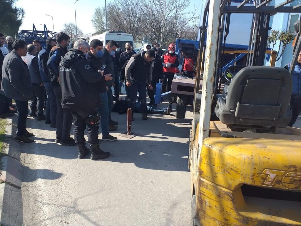 Balıkesir’de 3 Aracın Karıştığı Trafik Kazasında: 1 Yaralı