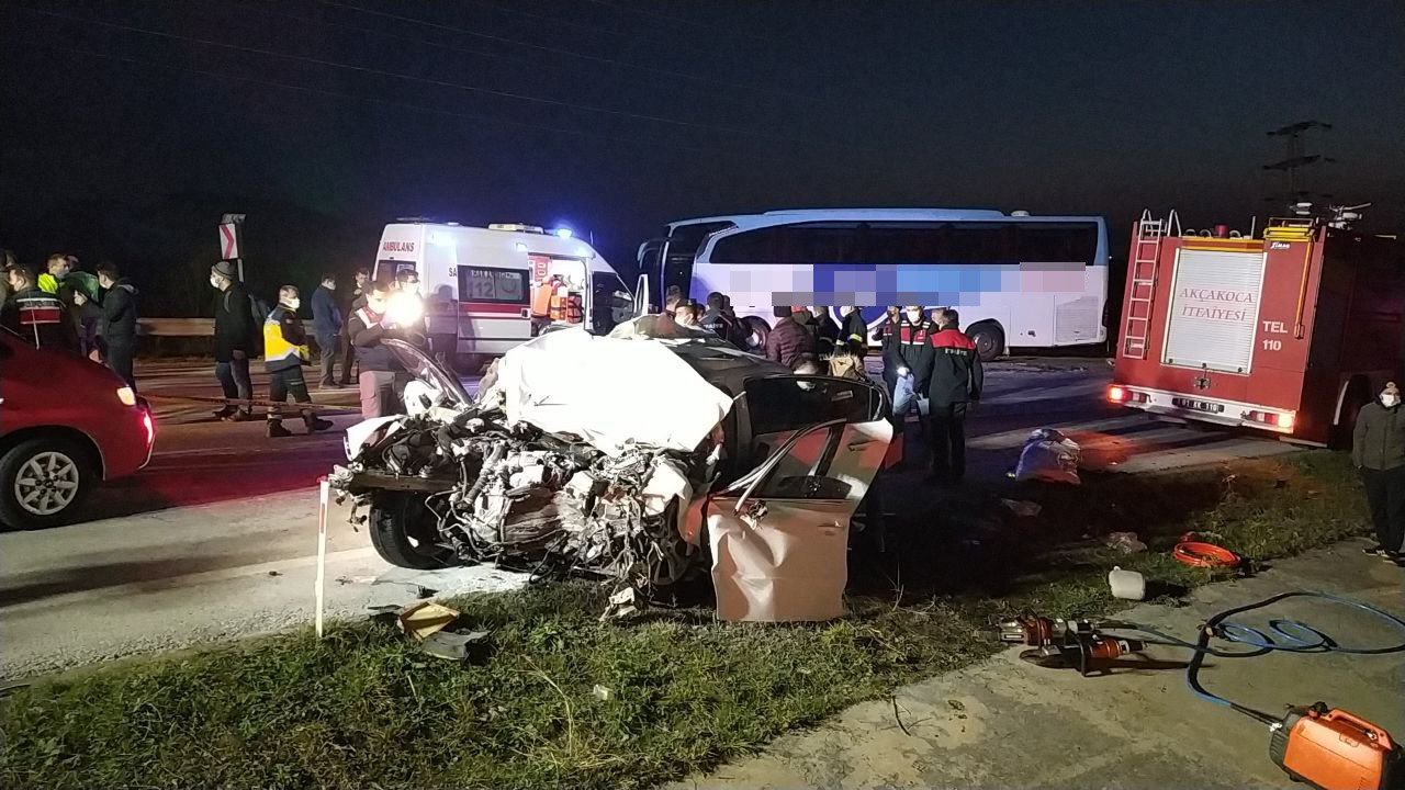 Akçakoca’da Yolcu Otobüsü İle Otomobil Çarpıştı: 3 Ölü, 11 Yaralı...(2)