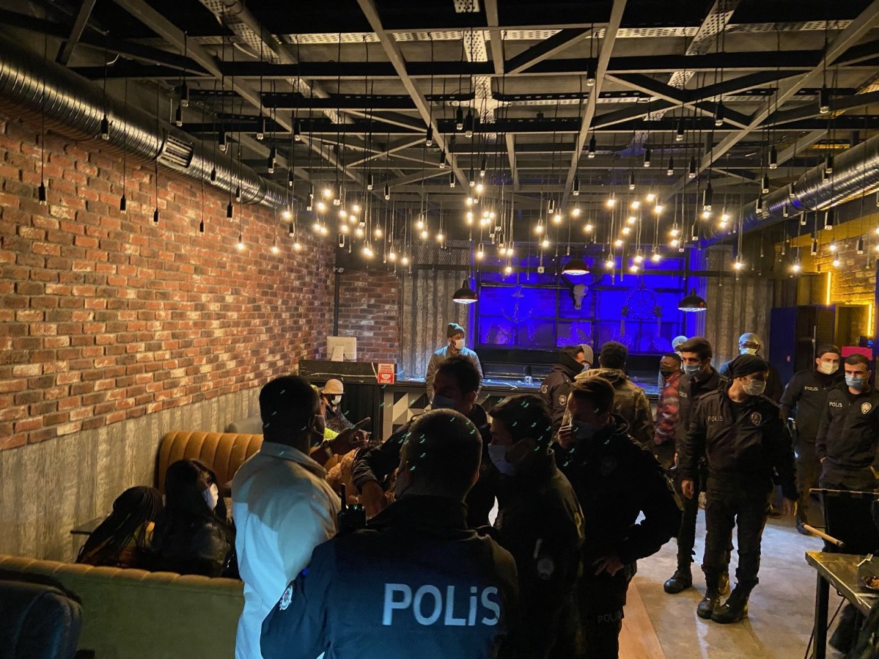 Esenyurt’ta Afrikalıların Korona Partisine Polis Baskını