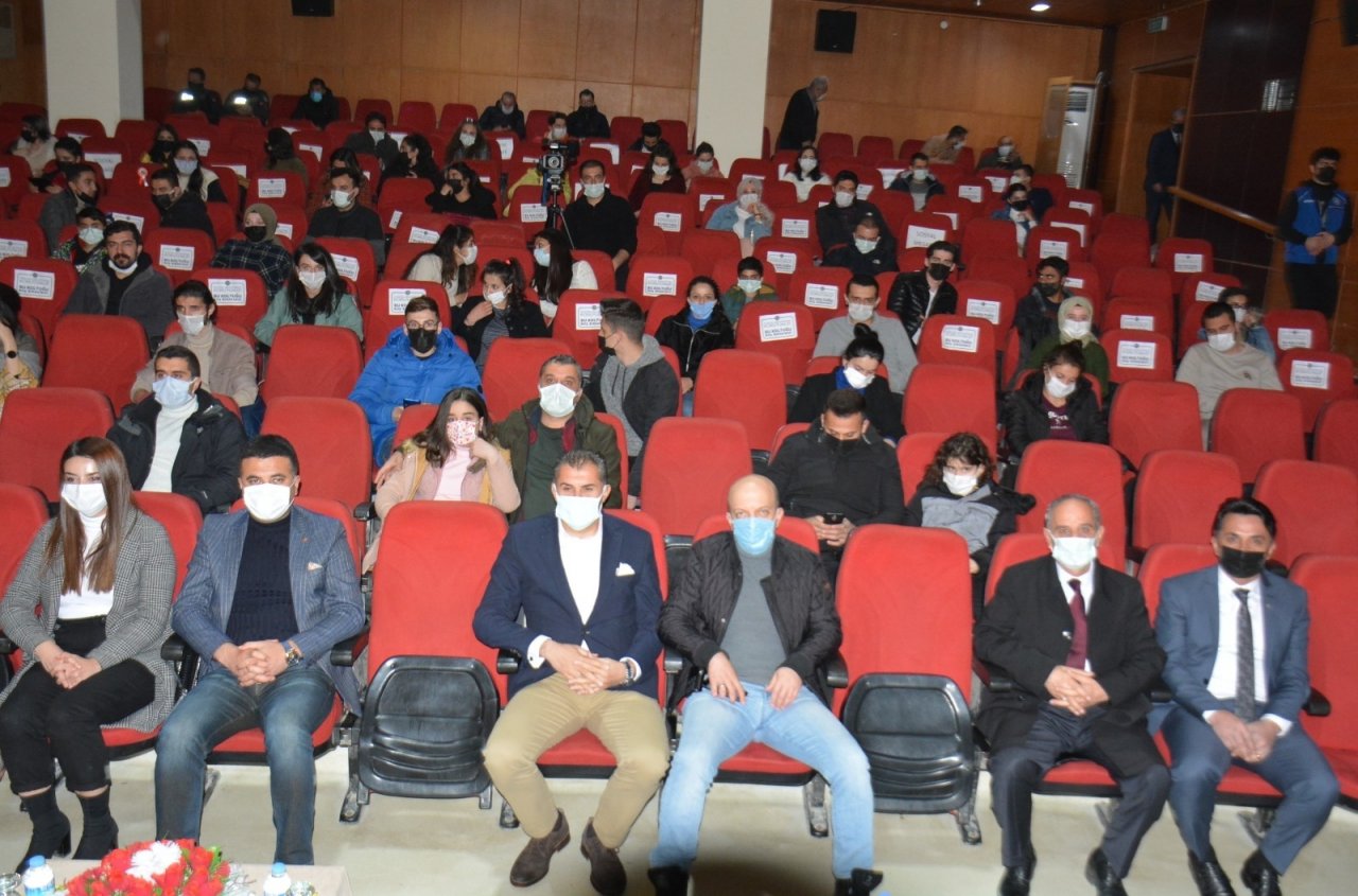Hakkari’de “yatırlı Günler” Tiyatro Oyunu Sahnelendi
