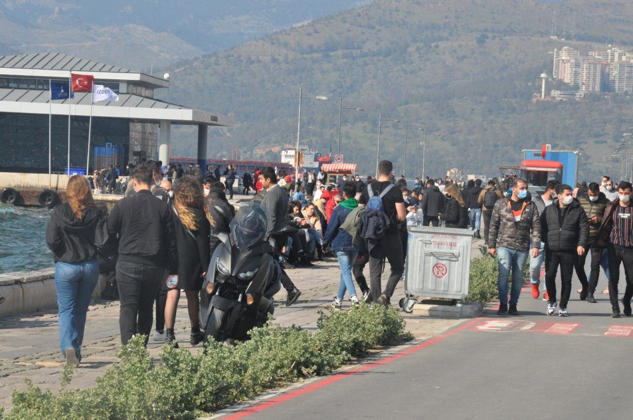 İ̇zmir’de Vatandaşlar Kordon’a Akın Etti, Yoğunluk Göze Çarptı