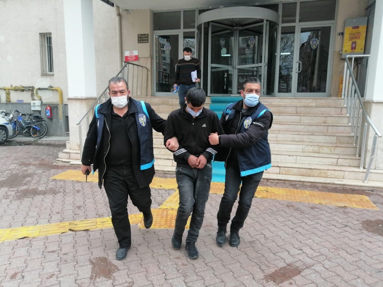 19 Yaşındaki Suç Makinesi Kovalamaca Sonucu Yakalandı