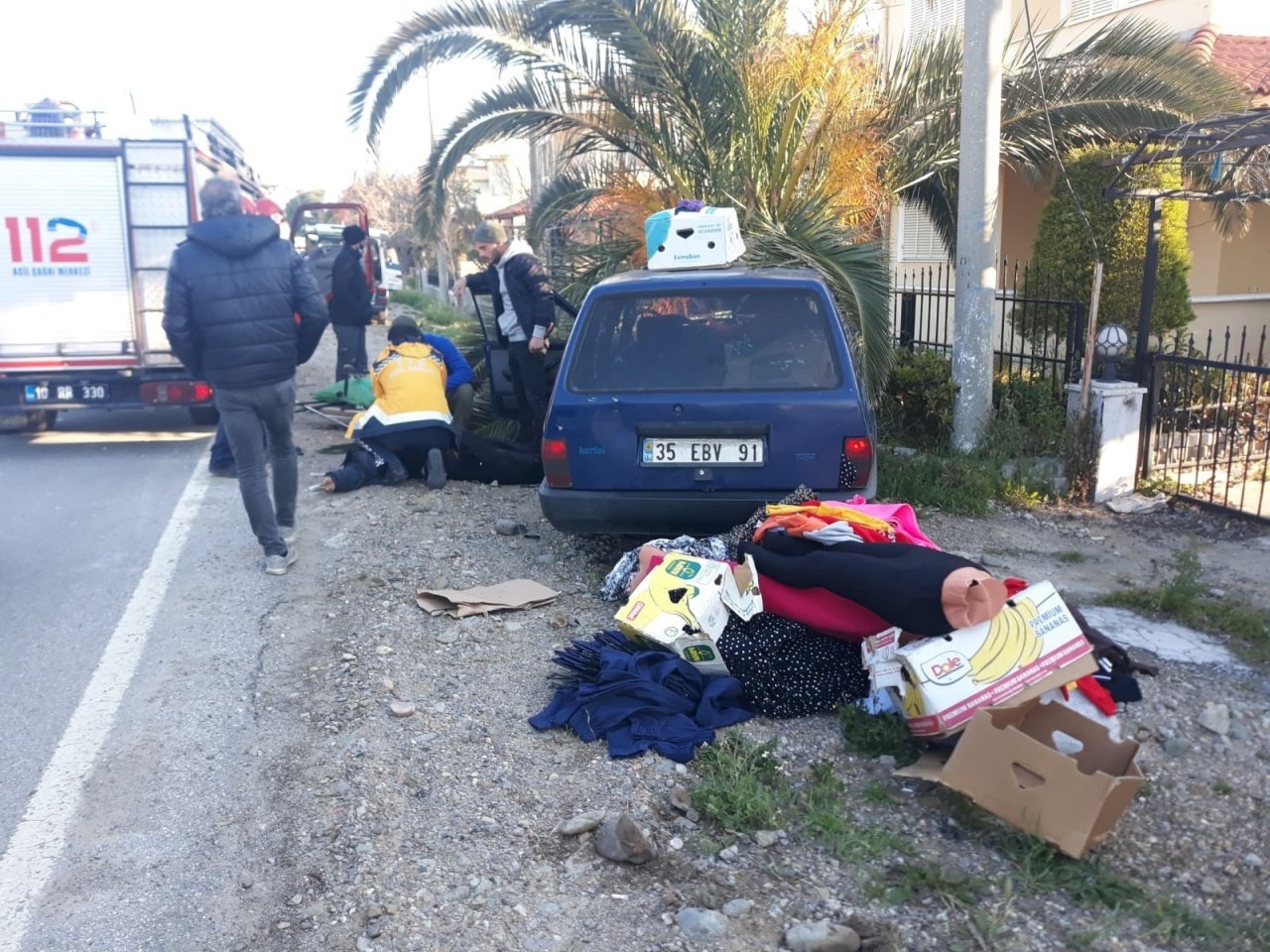 Direksiyon Hakimiyetini Kaybeden Sürücü Palmiye Ağacına Çarptı