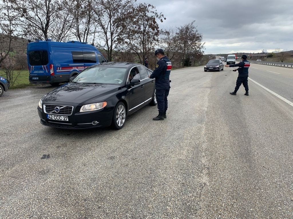 Kula Jandarma Ekipleri İ̇zmir-ankara Karayolunda Kuş Uçurtmuyor