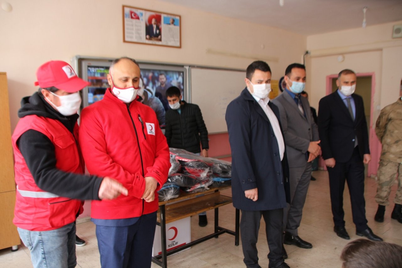 Kaymakam Avcı’dan Çaylar Ybo’ya Kütüphane Müjdesi