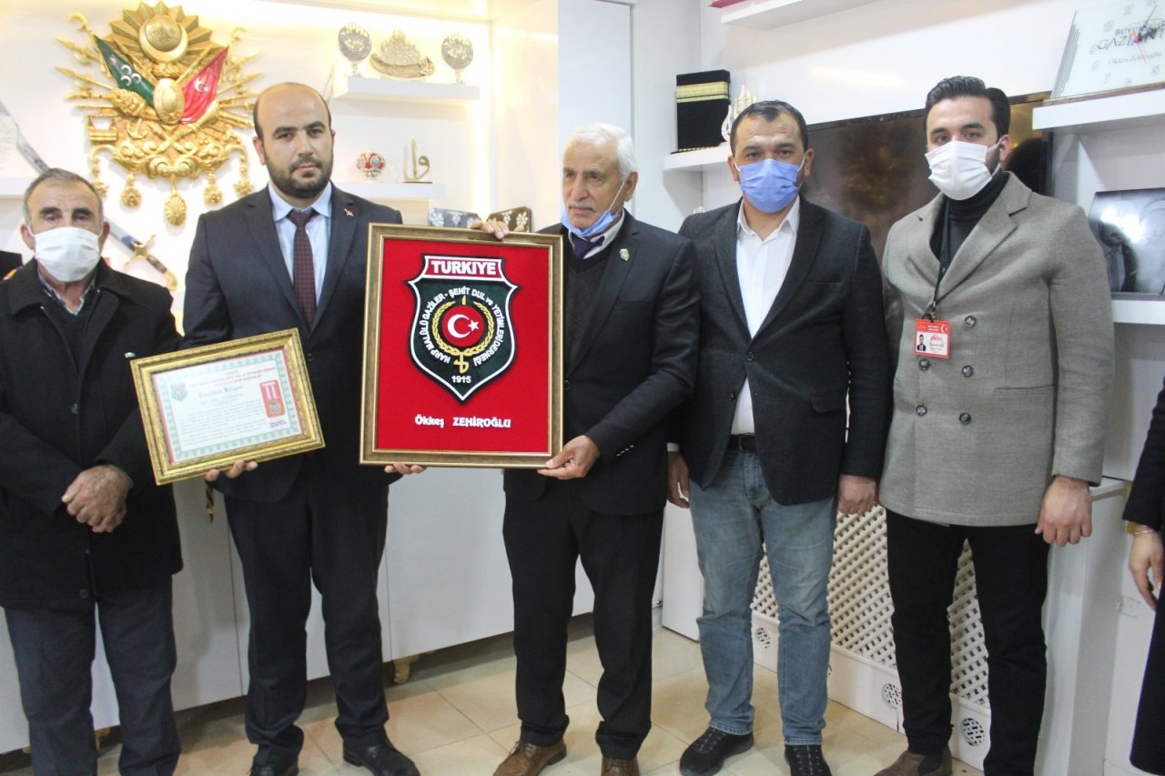 Şehitlikteki Çalışmalara Plaketli Teşekkür