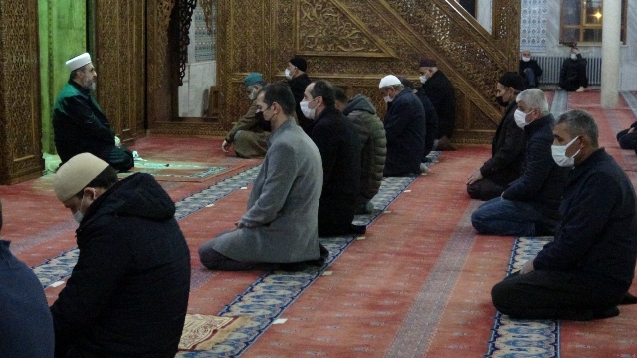 Van’da Berat Kandili Dualarla İdrak Edildi