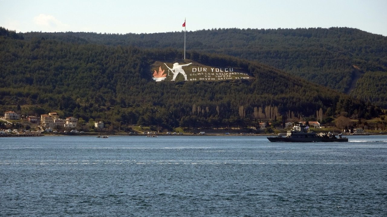 Yunan Savaş Gemisi, Çanakkale Boğazı’ndan Geçti