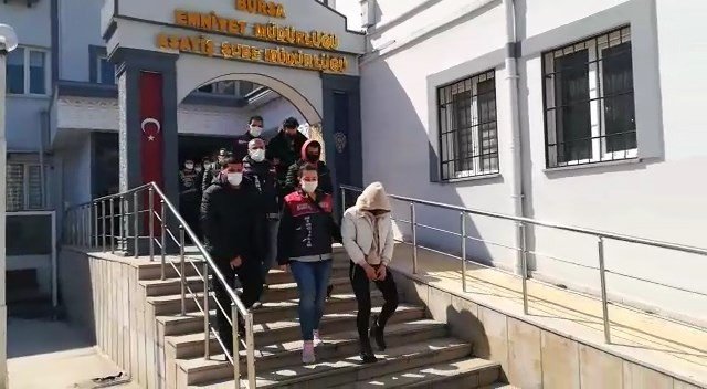 Müşteri Hizmetlerinden Aradıkları Yalanıyla 116 Bin Lira Kredi Çektirip Dolandırdılar
