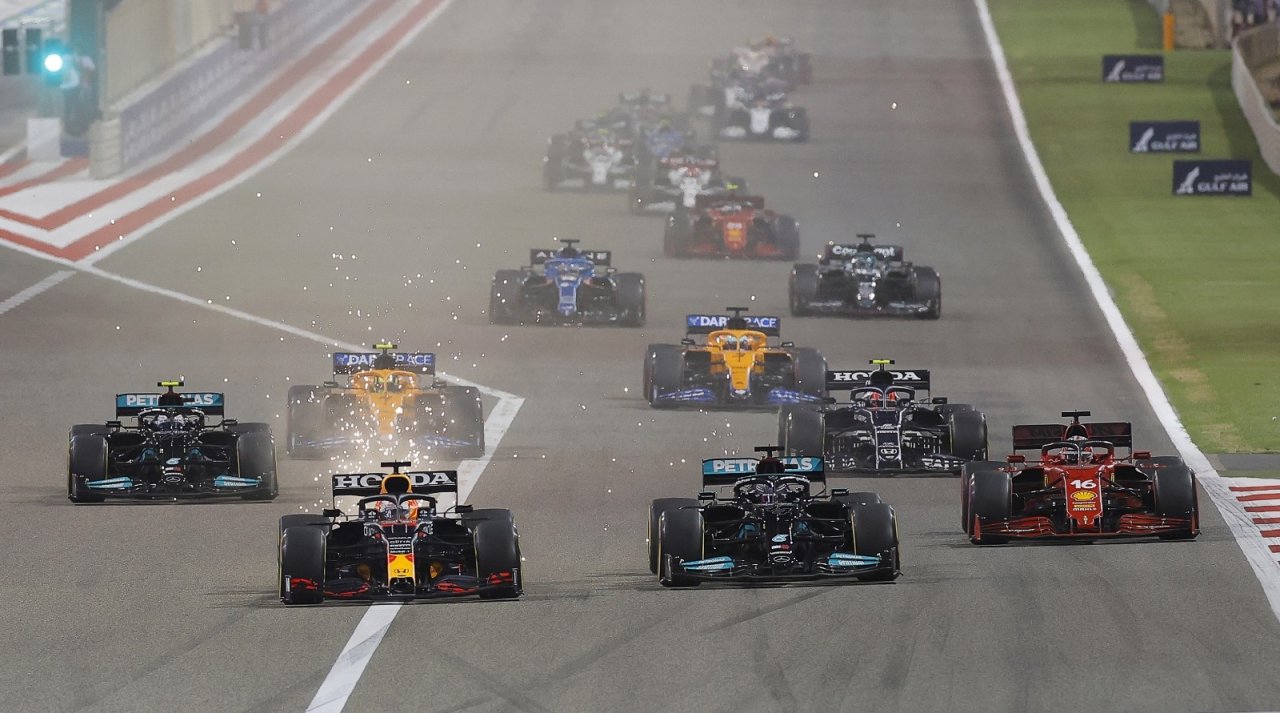 Formula 1’de Sezonun İlk Yarışı Lewis Hamilton’ın