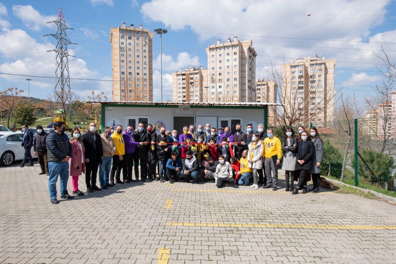 İ̇zmir’de Deprem Dayanışması Sürüyor