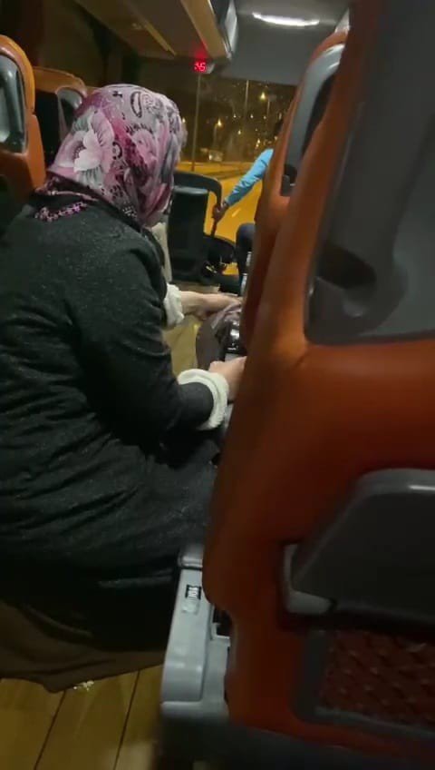 Kamil Koç Otobüsünde Engelli Yolcuya ’temizlik’ Yaptırıldı