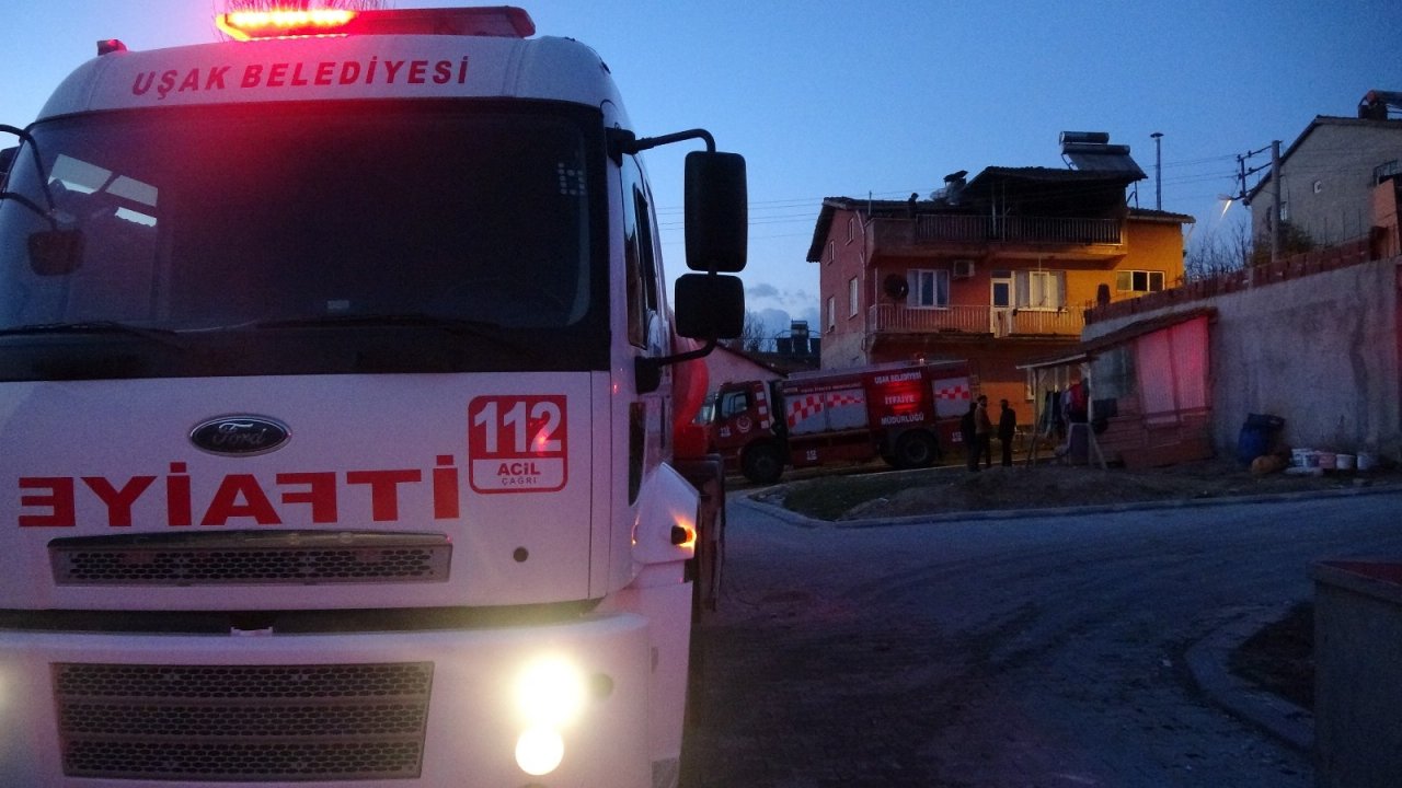 Çatı Yangını Paniğe Neden Oldu