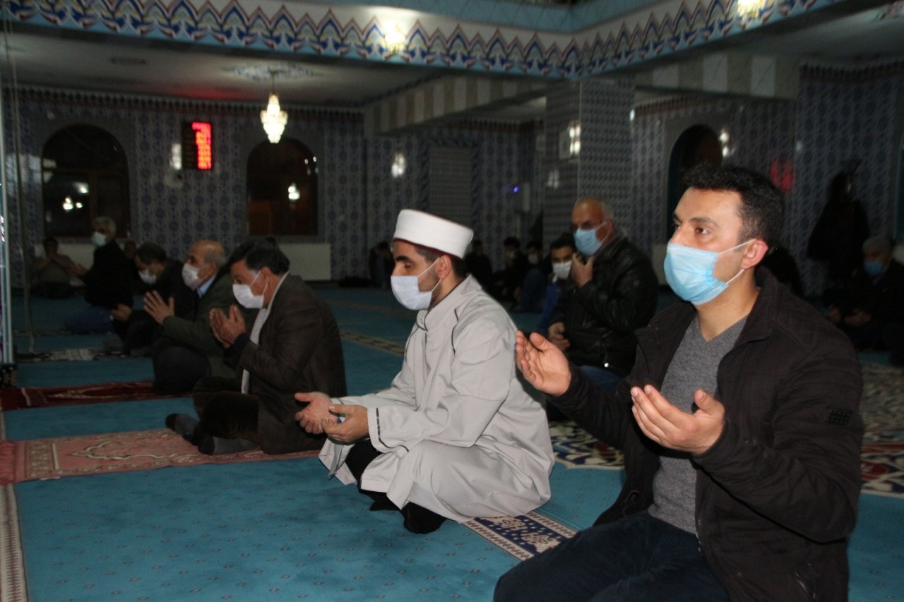 Varto’da Berat Kandili Programına Yoğun İlgi