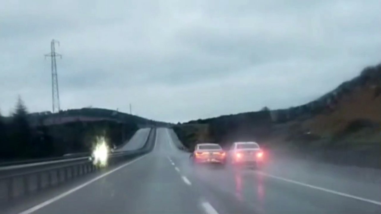 Yol Verme Tartışmasına Girip Trafiği Böyle Tehlikeye Soktular