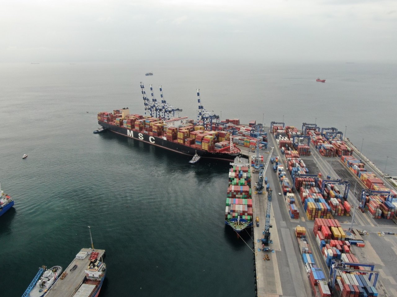 Ambarlı Limanı’nda İskeleye Çarpan Gemi Havadan Görüntülendi
