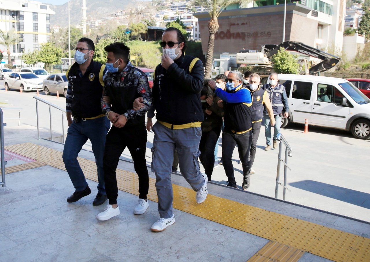 Alanya’da Fuhuş Çetesi Çökertildi