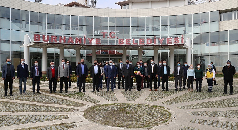 Burhaniye Belediyesi’nde Sözleşme Sevinci