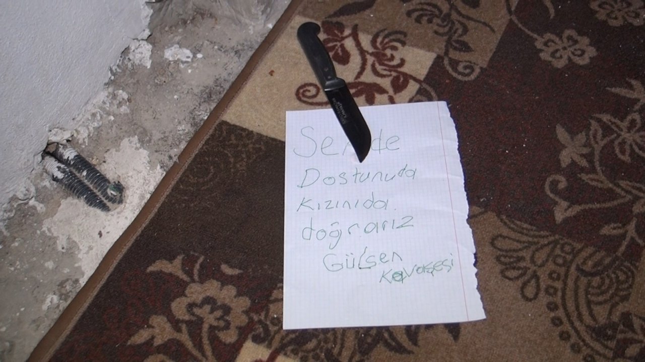 Kızıyla Yaşayan Kadına Bıçaklı Ve Kanlı Çarşafla Ölüm Tehdidi