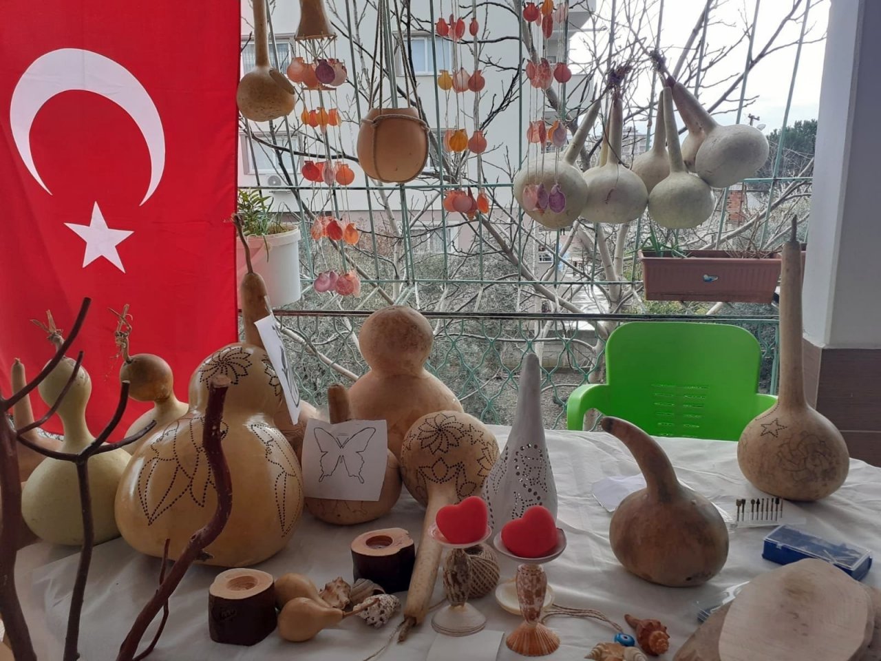 Cenaze Yıkamak İçin Kullanılan Su Kabaklarını Sanat Eserine Dönüştürüyor