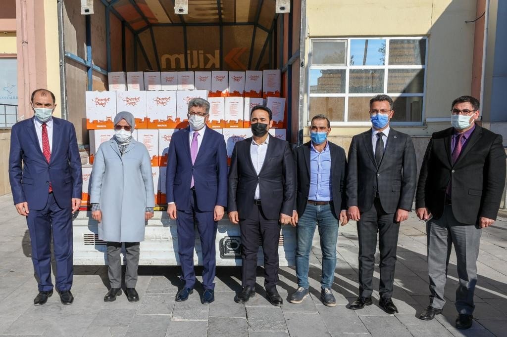 Oda Başkanı Ertopçu Ve Kardeşinden 400 Koli Gıda Yardımı