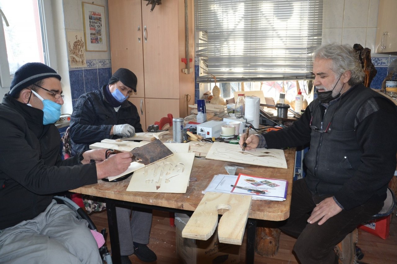 Engelleri Aşıp Sanat Yapıyorlar