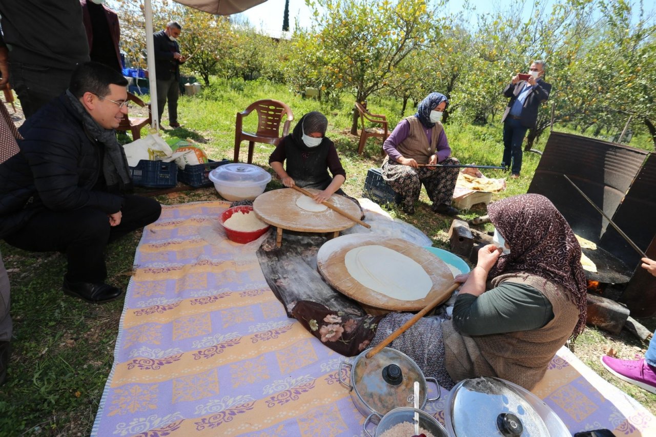 Hakan Tütüncü, Sacın Başına Oturup Gözleme Pişirdi