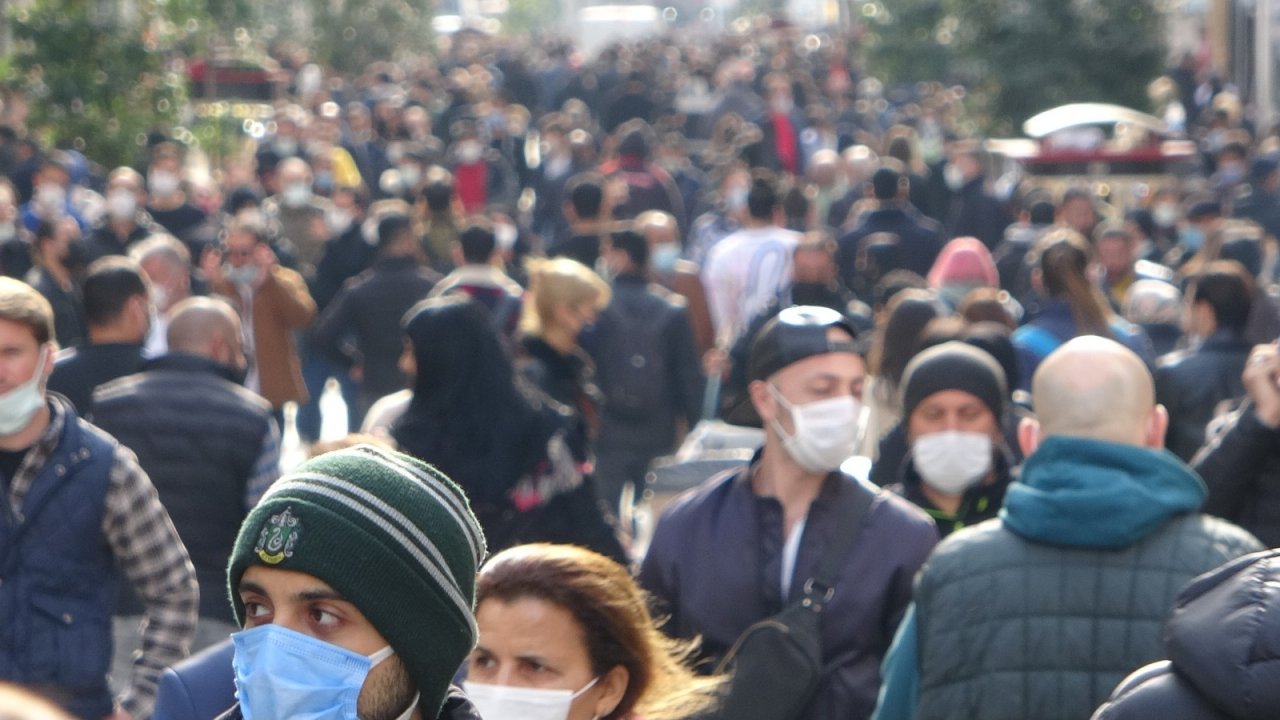 Taksim Ve İ̇stiklal’de Hafta Başı Yoğunluğu: Maske Takmayanlar Gözden Kaçmadı