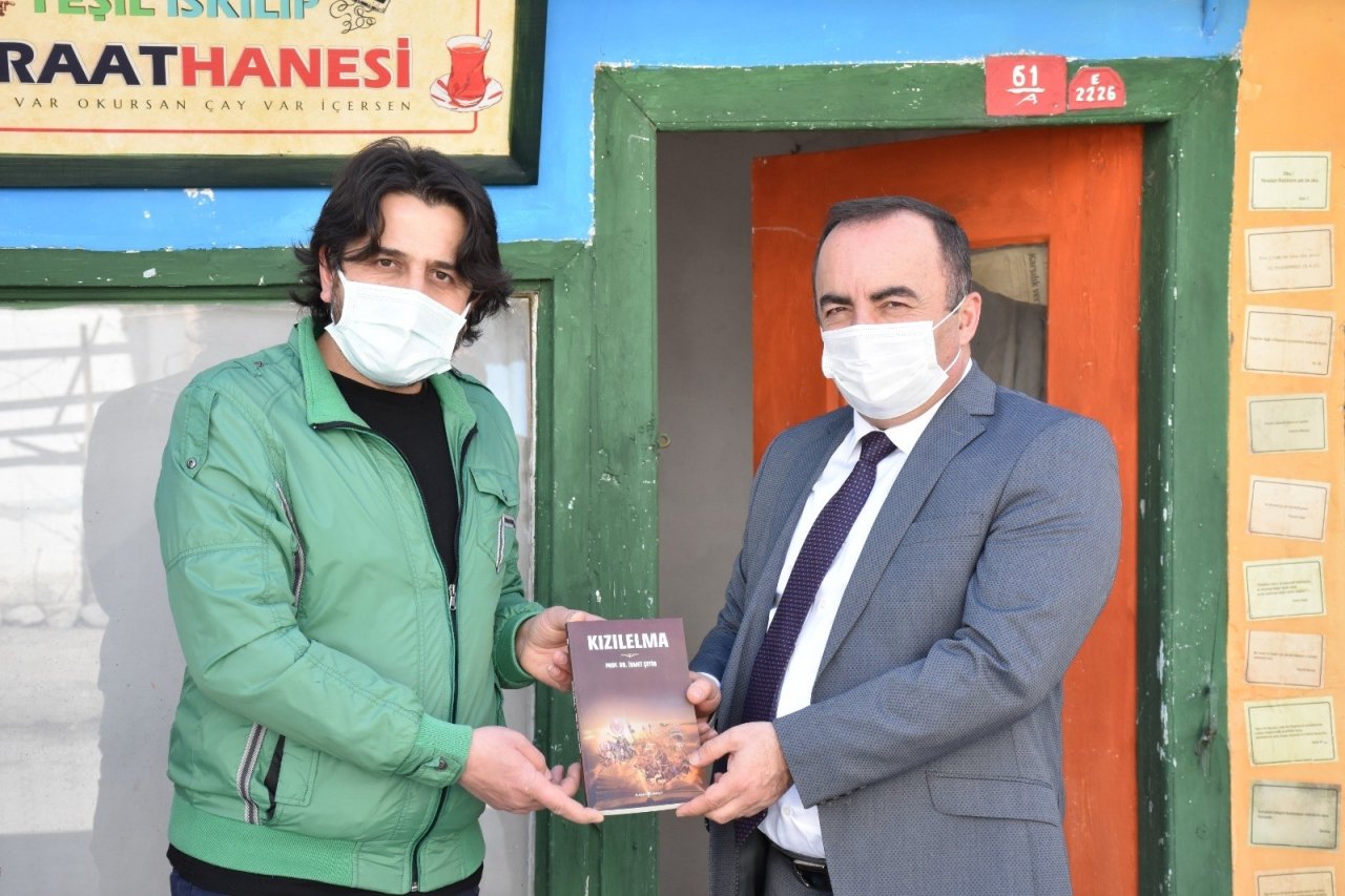 Başkan Sülük’ten Kütüphaneye Destek