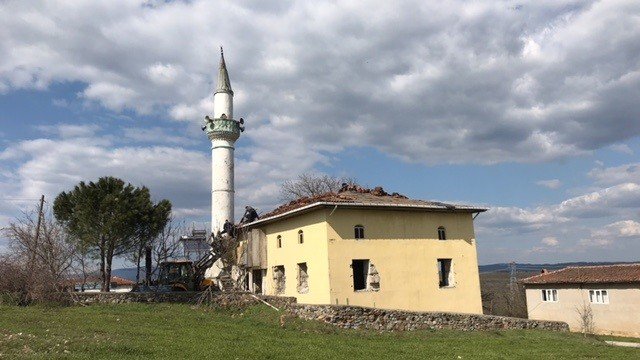 İ̇zmir Depreminde Zarar Gören Camiinin Yıkımına Başlandı