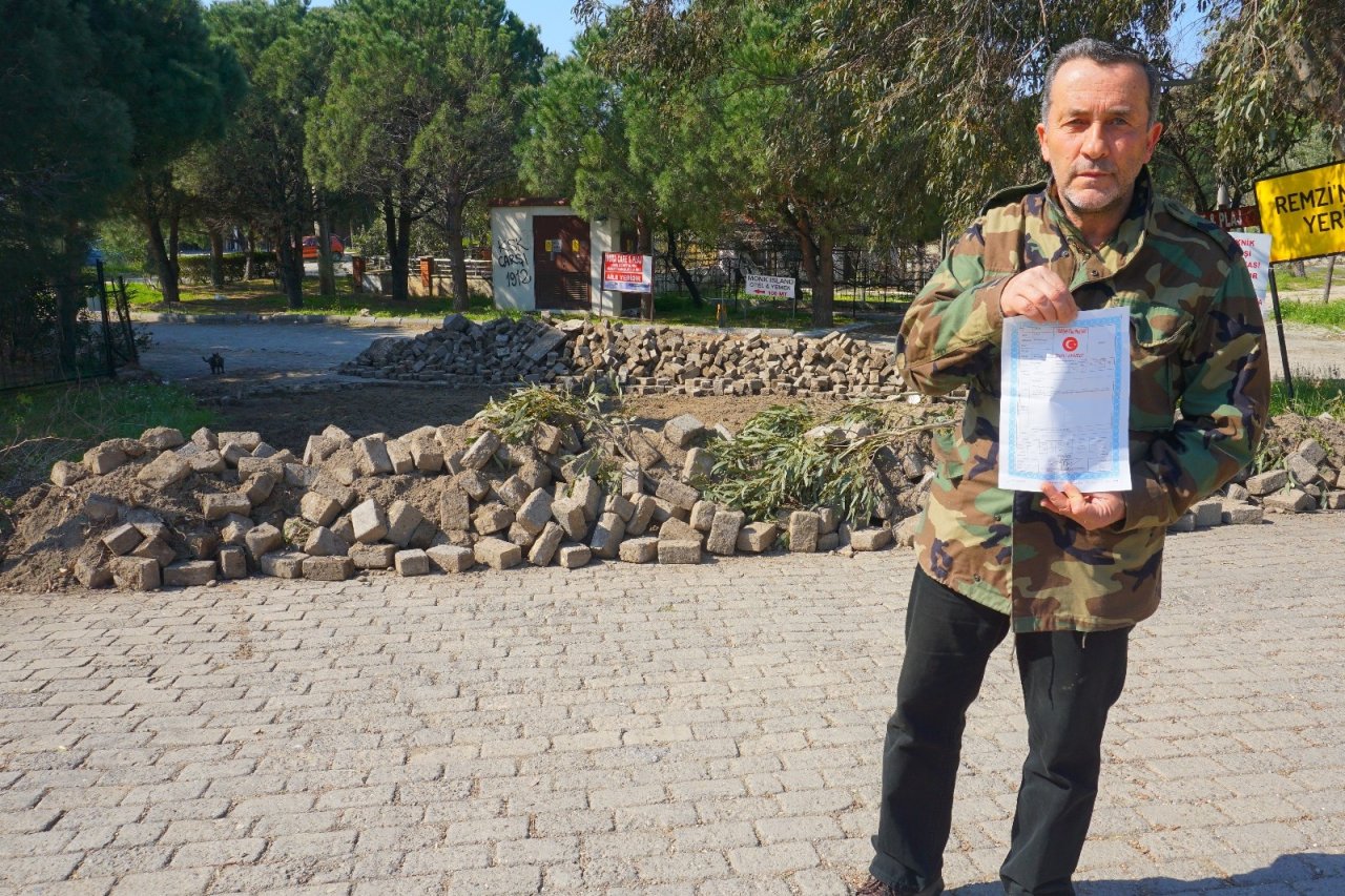 İ̇zmir Foça’da Her Yol ‘mahmut’a Çıkıyor