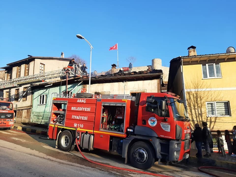 Kastamonu’da Çıkan Yangında İki Ev Kullanılamaz Hale Geldi