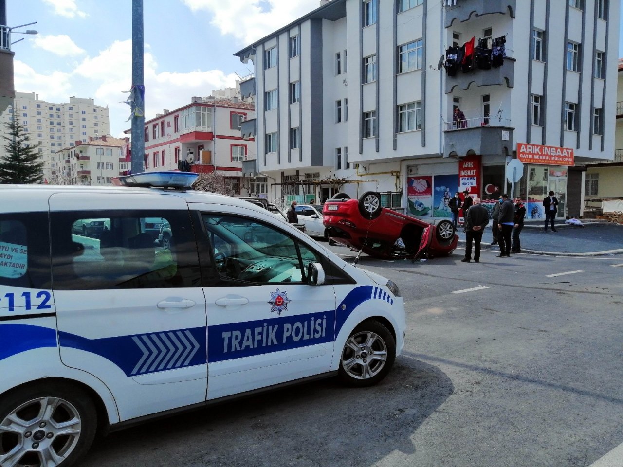 Otomobil Takla Attı: 1’i Çocuk 3 Yaralı