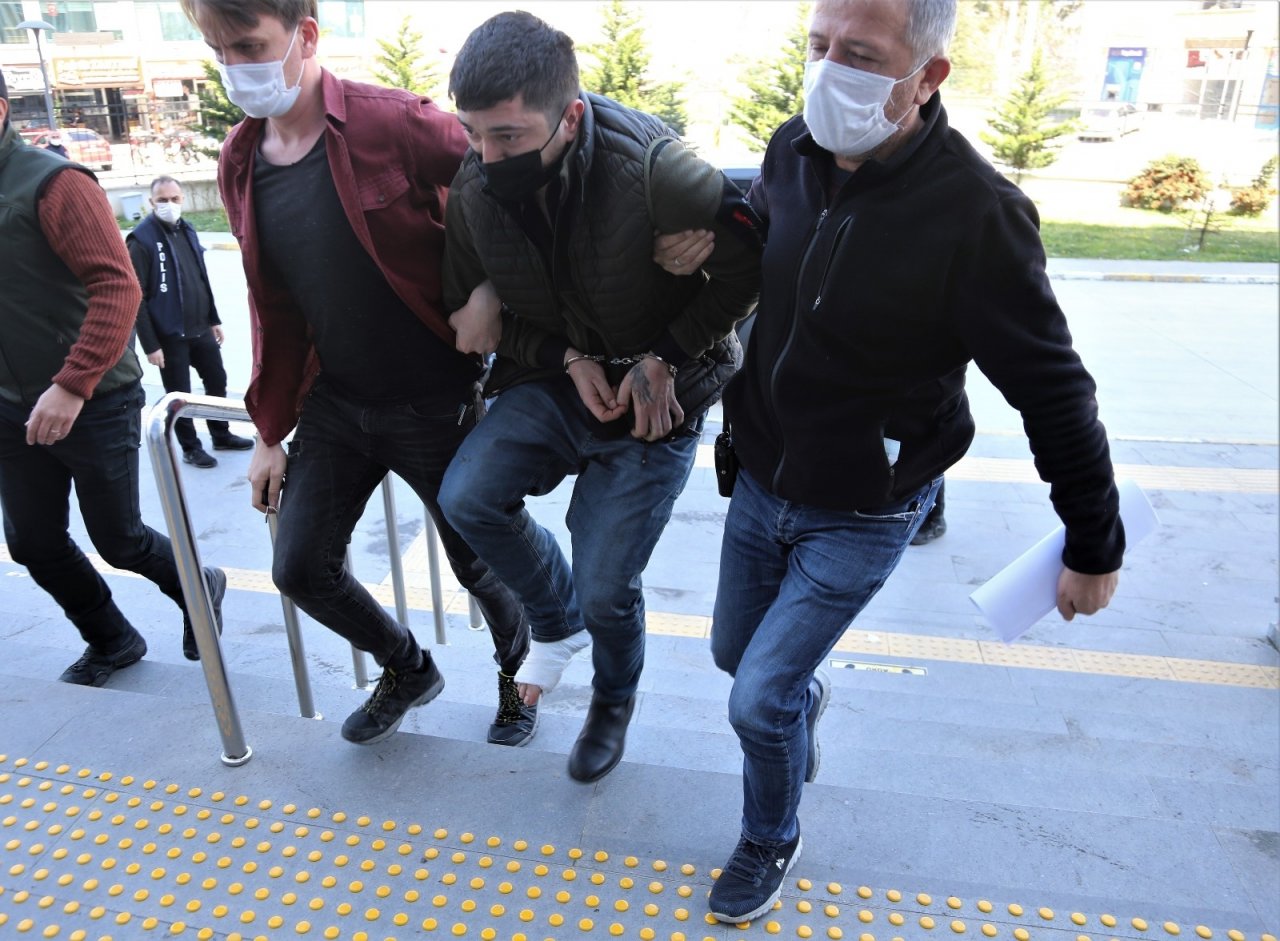 Parkta Kavga Ettiği Vatandaşı Bıçaklayarak Öldüren Şahıs Tutuklandı