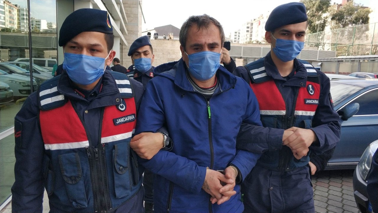 Bıçaklayıp Öldürdüğü Ağabeyine Pişman Olup Kalp Masajı Yapan Kardeşe 20 Yıl Hapis