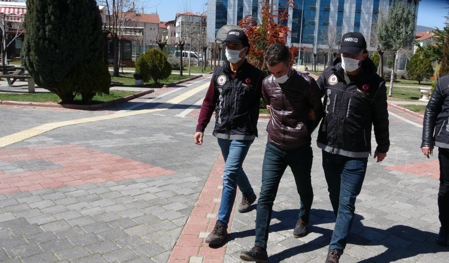 Isparta’da Valiz Ve Sırt Çantasına Gizlenmiş 15 Kilo 272 Gram Esrar Ele Geçirildi