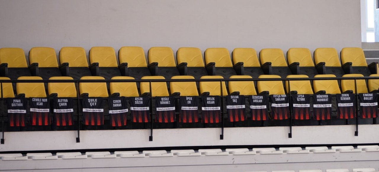 Kadın Cinayetiyle Hayattan Koparılan Kadınların İsimleri Tribünlerde
