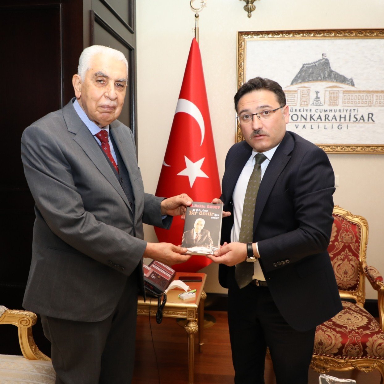 Gazeteci Özsoy 80 Yıllık Hayatını Bu Kitapta Anlattı