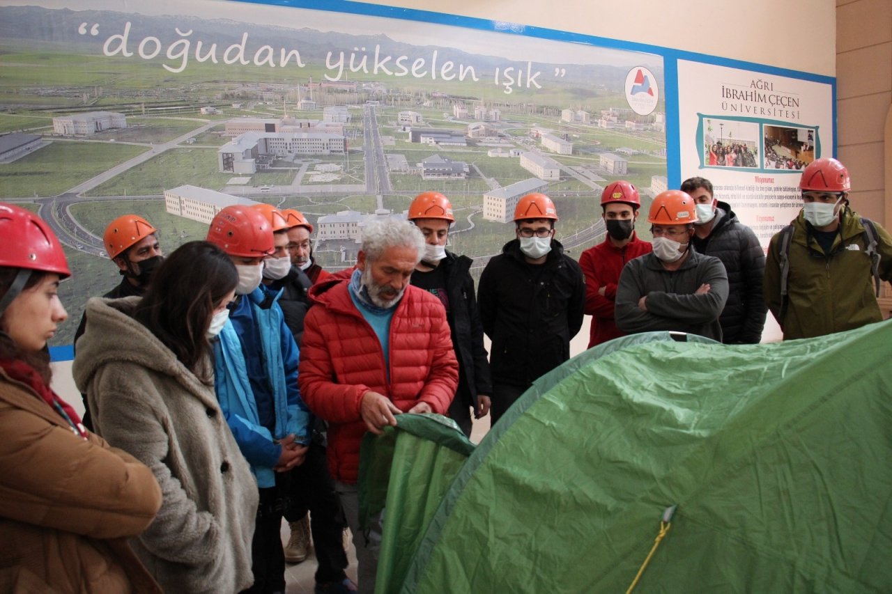Ai̇çü’de Ağrı Dağı’nda Rehberlik Yapacaklar İçin Temel Dağcılık Eğitimi Veriliyor